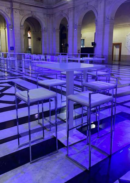 Location de tabouret haut avec assise simili cuir blanche sur Marseille et toute la région PACA