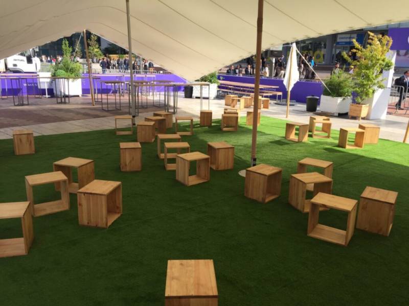 Location de table basse cube en bois à Marseille et dans toute la région PACA