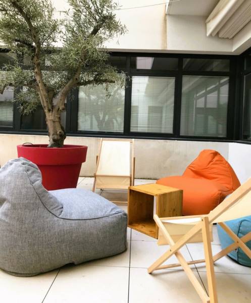 Location de table basse cube en bois à Marseille et dans toute la région PACA