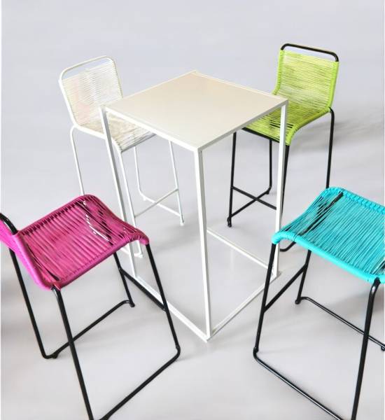 Location de tabouret haut scoubidou fun et coloré bleu à Marseille et dans la région PACA