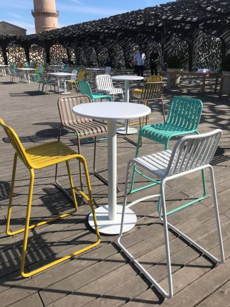 Location de mange debout d'extérieur original blanc à Marseille et dans toute la région PACA