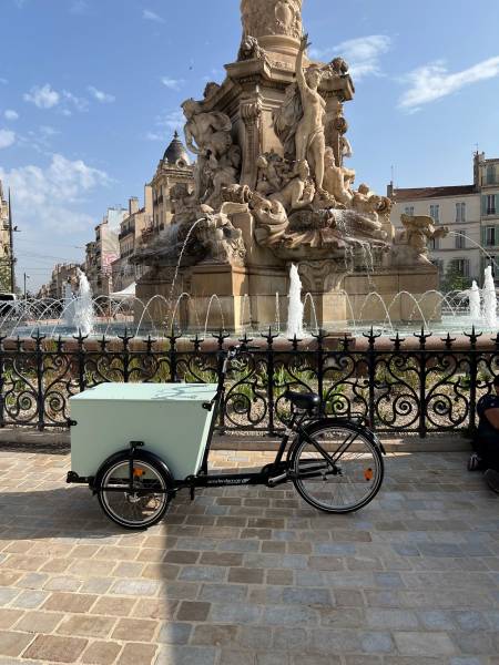 Location de triporteur professionnel à personnaliser aux couleurs de votre entreprise pour votre évènement professionnel à Marseille