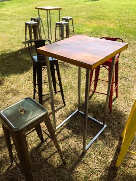 Location de mange debout plateau bois style industriel à Marseille et la région PACA